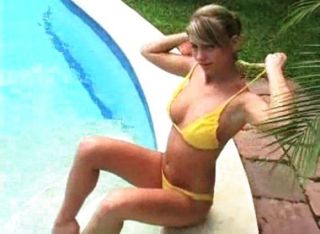 Denisa na piscina 1