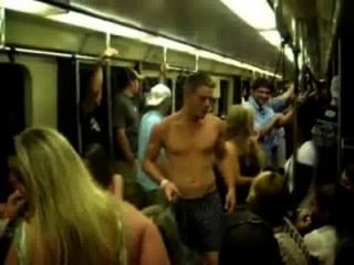 Striptease no metrô