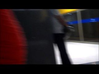 hermosa culona em metro