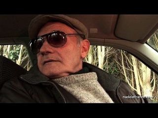 Rei Chubby Moreno fodido em três instantes com papy voyeur em um carro