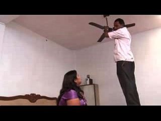 Lady indiana fodendo um homem estranho em sua casa