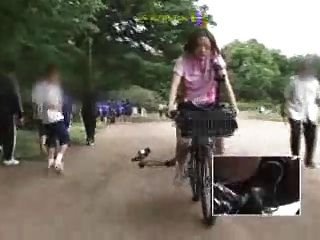 Japonesa, schoolgirl, masturbates, modificado, bicicleta