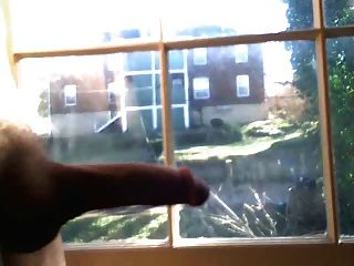Masterbating na janela para os vizinhos