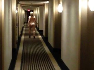 Curvy, mulher, despido, hotel, corredor