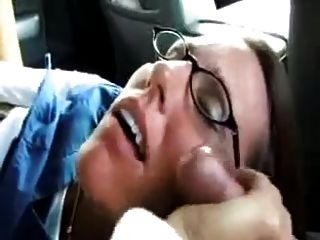 Masturbação mútua no carro com facial