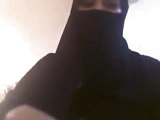 Mulheres árabes no hijab mostrando seus titties