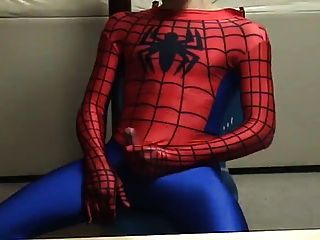 Spiderman é muito quente! xx