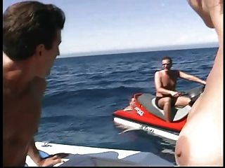 Ryan conner foda em um barco.