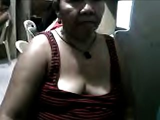 filipina granny marivic 58 me mostrando seus seios na câmera!