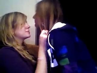 2 meninas beijo apaixonado na webcam