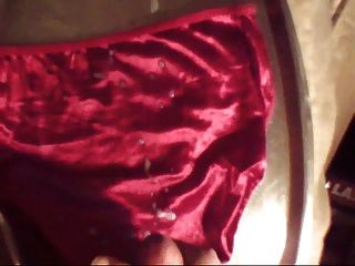 Esguelha de calcinha de cetim vermelho