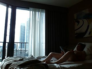 janela de hotel voyeur masturbação pública por marierocks