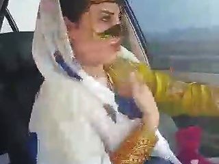 iranian sexy hijab milf dançando no carro ahvaz city